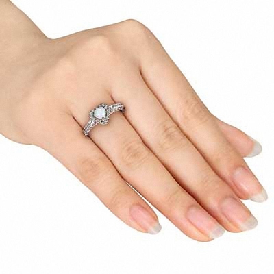 5.0 밀리미터 하트 모양 오팔과 1/8 CT. T.W. 다이아몬드 프레임은 스터링 실버로 접어듭니다