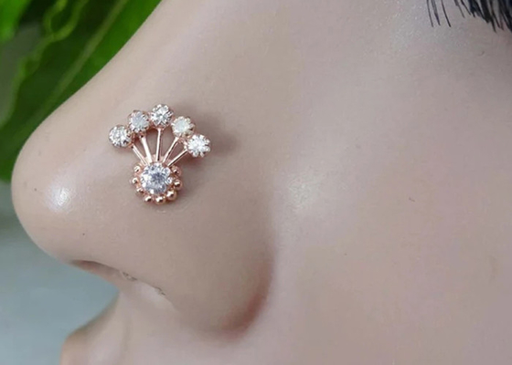 매일 착용 OEM ODM을 위한 다이아몬드 0.05ct를 가진 18K 로즈 골드 코걸이