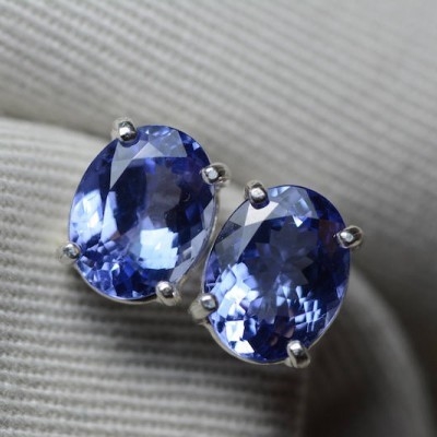 10K 금 차양 1.68 ct 진짜 자연적 탄자나이트는 다이아몬드로 떠들썩합니다 