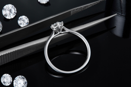 은메달 여자 반지와 0.5 ct  형태 6각형의  실험실 다이아몬드 보석