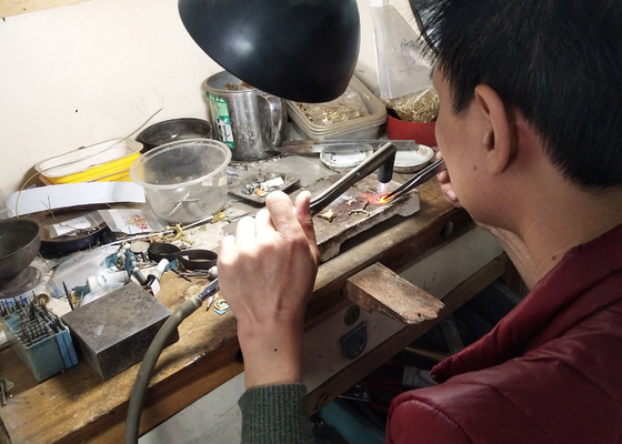 약혼 ODM을 위한 천연 다이아몬드가 있는 0.05ct 5pcs 9K 골드 링 2MM