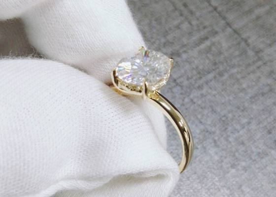 1.5ct 오벌컷 랩그로운 모이사나이트 링 14K 골드 소재 0.7×0.9cm 사이즈