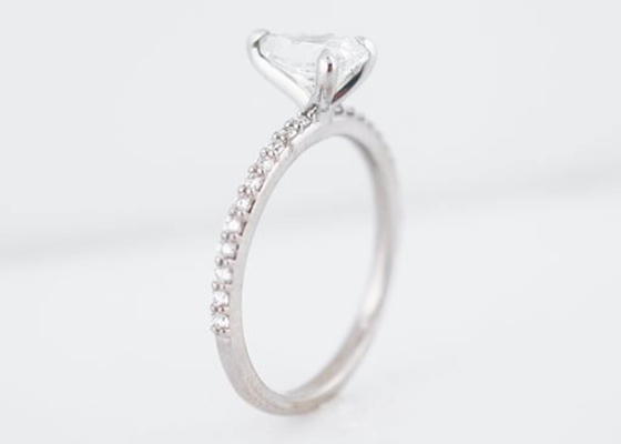약혼을 위한 화이트 골드 진짜 다이아몬드 보석 반지 1.33ct 배 커트 PS 6×8mm
