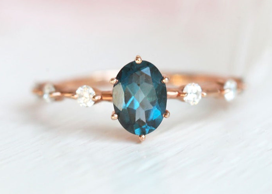 1.56ct 런던 파란 황옥 반지, 타원형 모양 다이아몬드 반지 둥근 커트 OEM