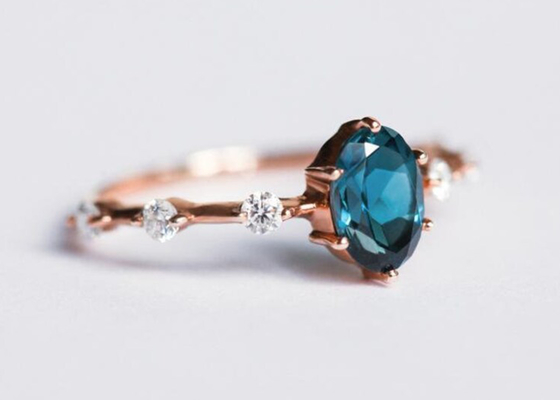 1.56ct 런던 파란 황옥 반지, 타원형 모양 다이아몬드 반지 둥근 커트 OEM