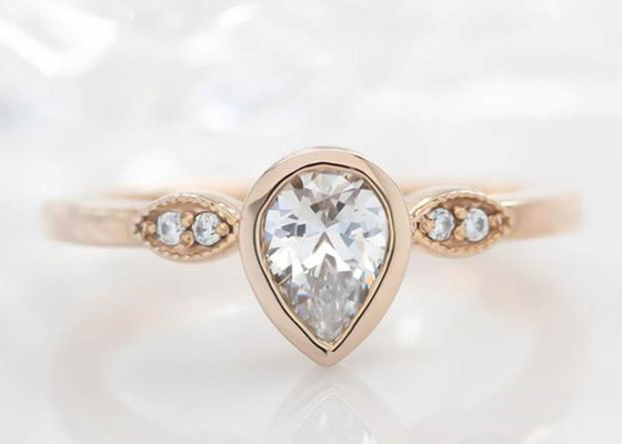 0.77carat 10k 금 Moissanite 반지, 금 카드놀이 약혼 반지 5×7mm 차원