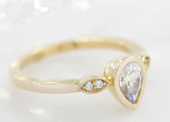 0.77carat 10k 금 Moissanite 반지, 금 카드놀이 약혼 반지 5×7mm 차원
