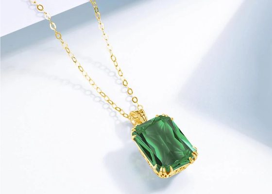 자연적인 에메랄드 펀던트를 가진 포도 수확 14K 금 목걸이 2.67ct 8×10mm