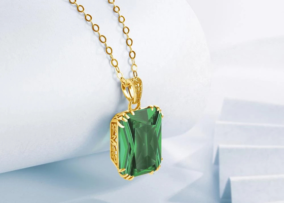 자연적인 에메랄드 펀던트를 가진 포도 수확 14K 금 목걸이 2.67ct 8×10mm