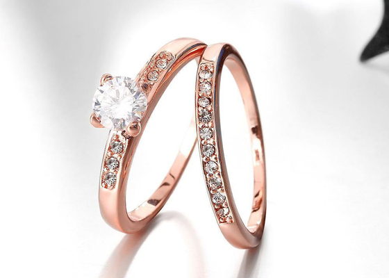 0.44CT 5mm 돌로 설정된 OEM 로즈 골드 약혼 및 결혼 반지